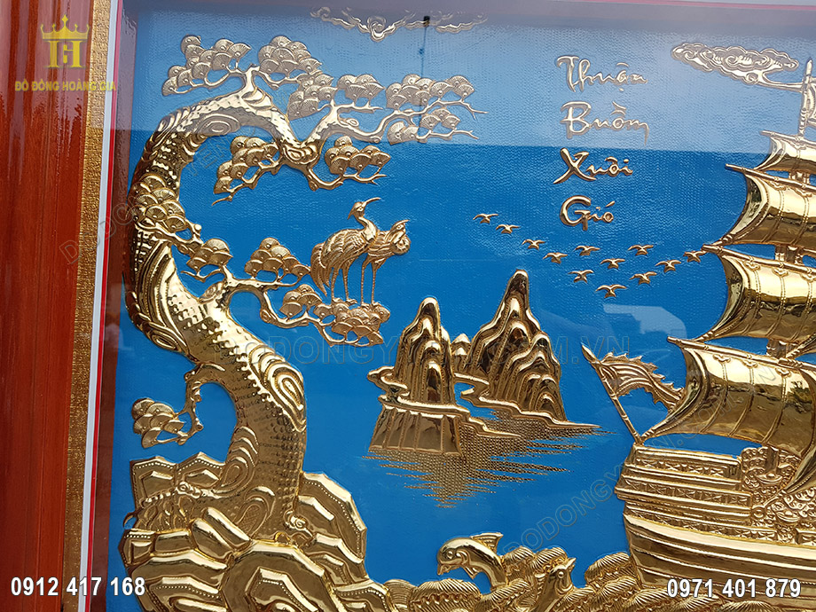 Từng đường n&eacute;t tr&ecirc;n tranh đều được chạm th&uacute;c tỉ mỉ bởi đ&ocirc;i b&agrave;n tay t&agrave;i hoa của c&aacute;c nghệ nh&acirc;n